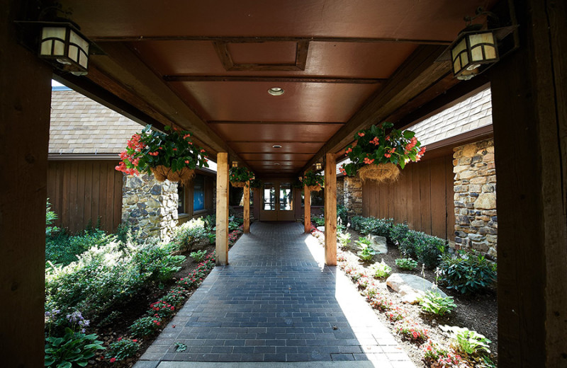 Entrance at Fourwinds Resort & Marina.