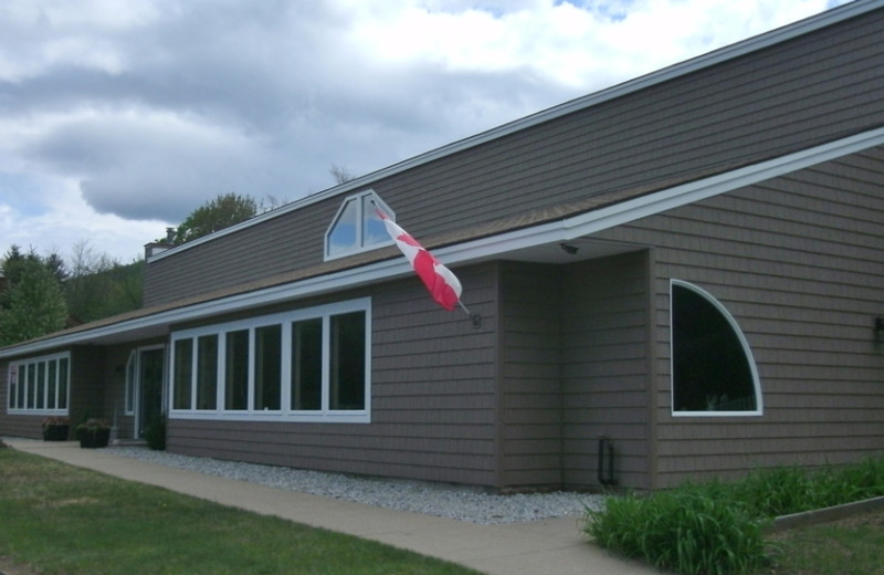 Exterior view of Cathedral Ledge Resort.