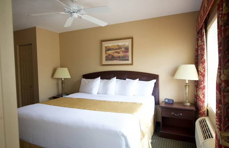 Guest room at Split Rock Resort & Golf Club.