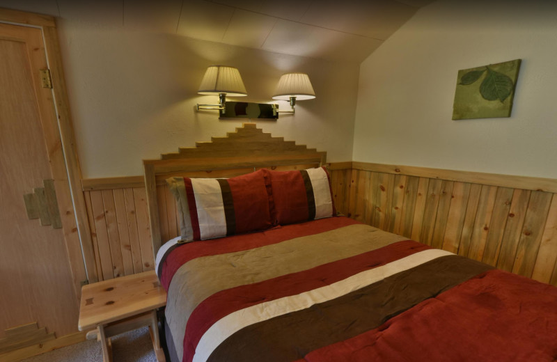 Cabin bedroom at Workshire Lodge.