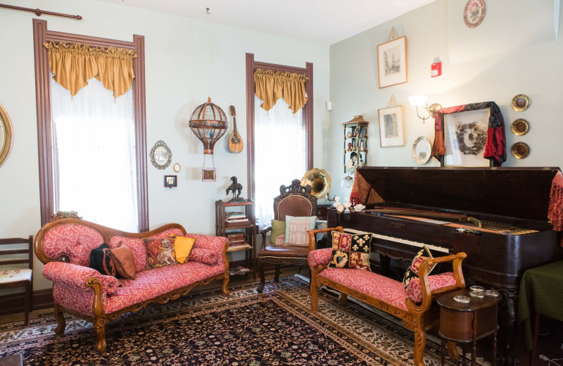 Living room at Totten Trail Historic Inn.