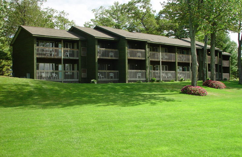 Exterior view of Lakewood Shores Resort.