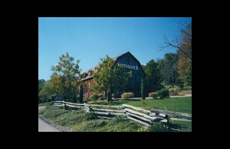 Exterior view of Lesley's Mountain View Country Inn.