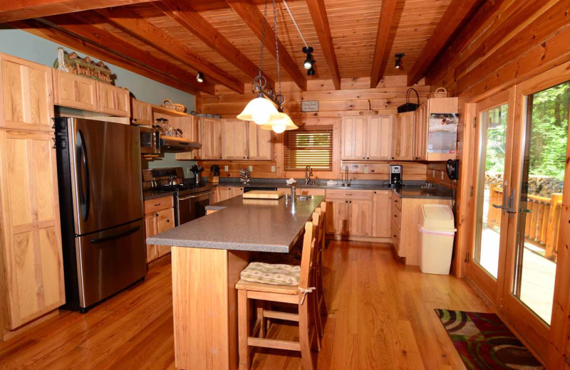 Rental kitchen at Railey Mountain Lake Vacations.