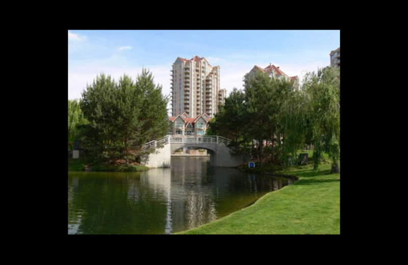 Exterior view of Kelowna Resort.