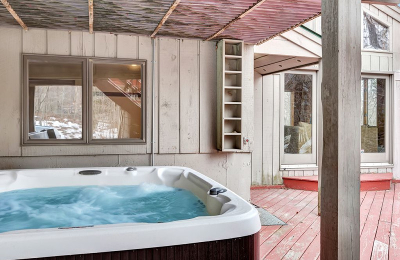 Rental hot tub at Killington Rental Associates.