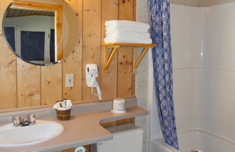 Guest bathroom at Overlander Mountain Lodge.