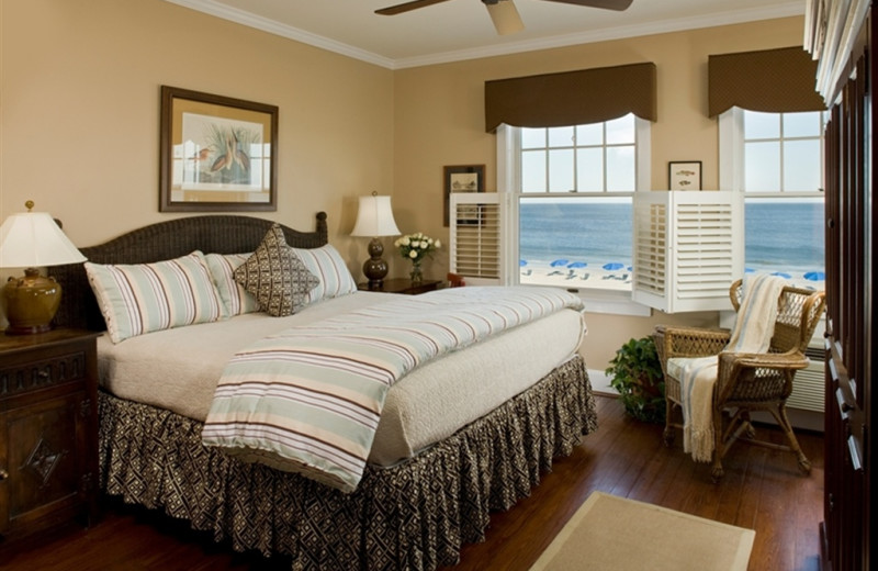 Guest Room at Elizabeth Pointe Lodge 