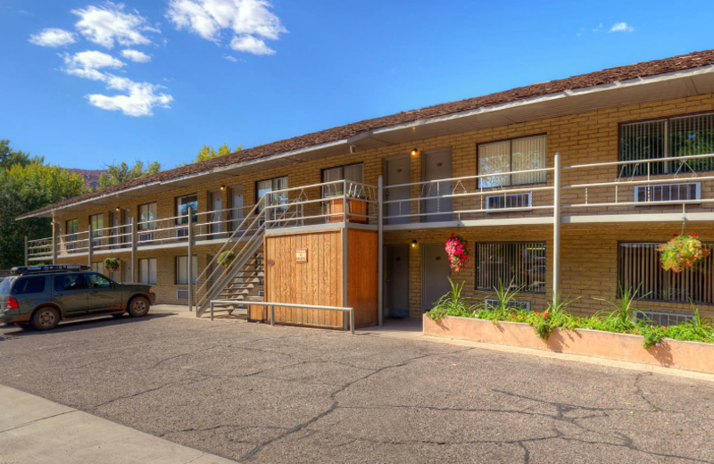 Exterior view of Moab Rustic Inn.