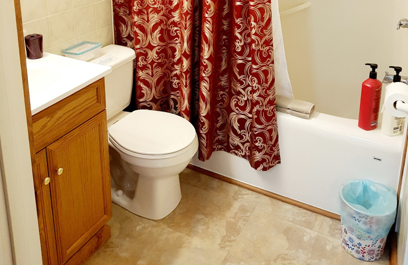 Cottage bathroom at Expanse Cottages.