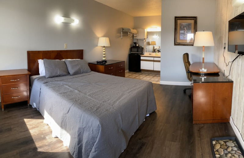 Guest room at Pelican Motel.