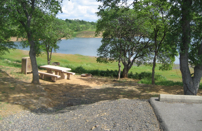 Picnic area at Lake Don Pedro.