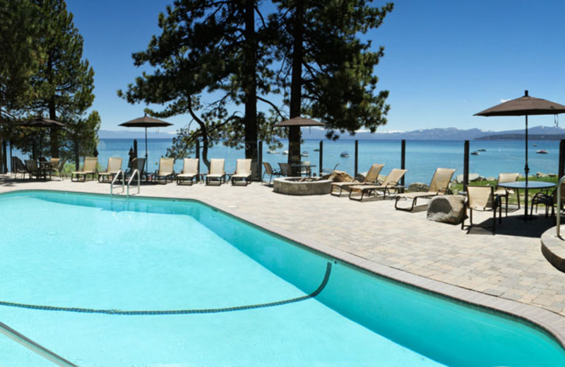 Swimming Pool and Jacuzziy at the Red Wolf Lakeside Lodge