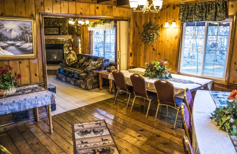 Dining room at Alpine Forest Lodge.