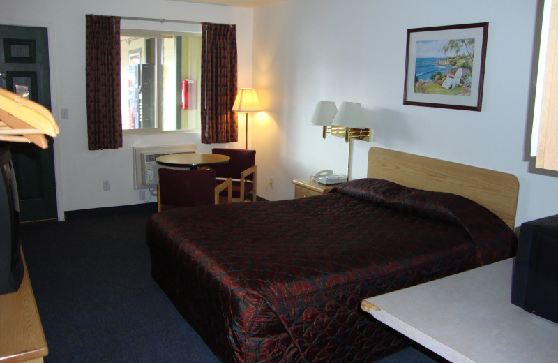 Cozy bedroom at the Couer d'Alene Budget Saver Motel.