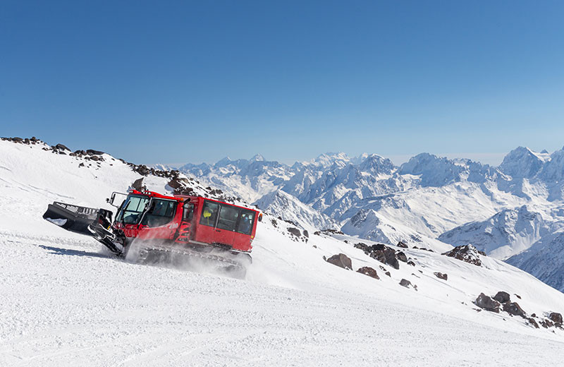 Snow cat tours at Grand Lodge on Peak 7.