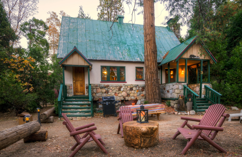 Cabin exterior at Arrowhead Pine Rose Cabins.