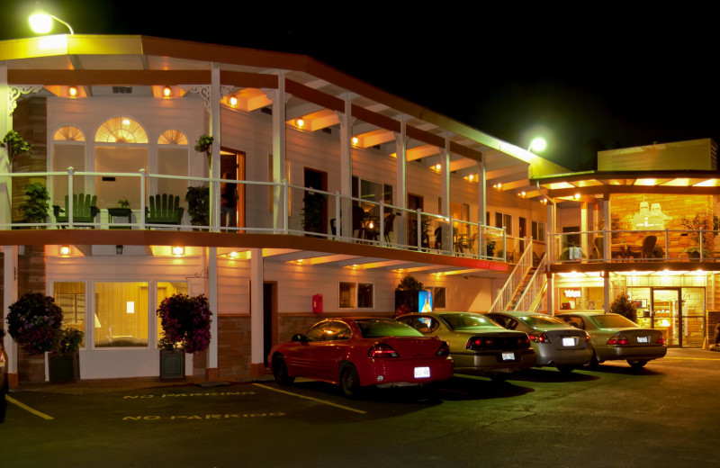 Exterior view of Breakers Boutique Inn.