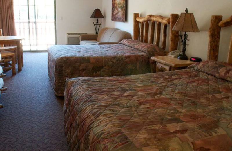 Guest bedroom at Grizzly Jacks Grand Bear Resort.