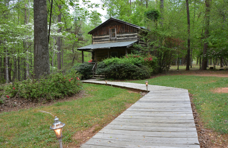 Cabin exterior at Pilot Knob Inn Bed & Breakfast.