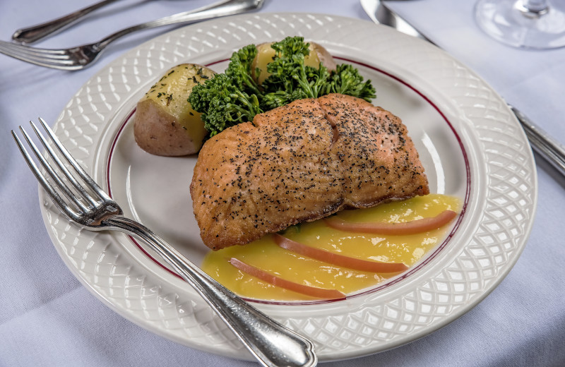 Dining at Glenlaurel Scottish Inn & Cottages.