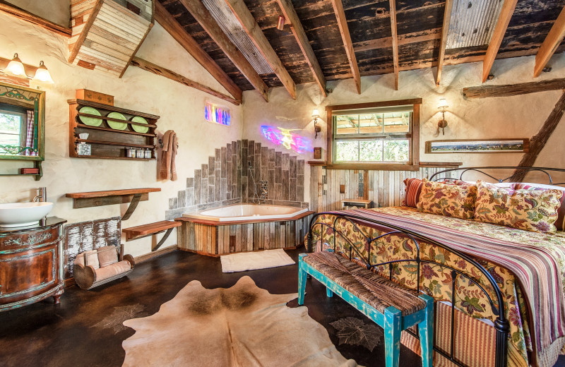 Cabin bedroom at Barons Creekside.