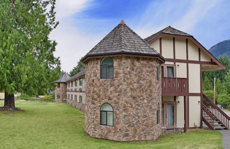 Exterior view of Packwood Lodge.