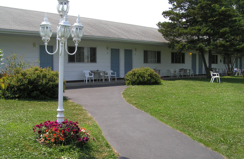 Exterior view of Pollace's Family Vacation Resort.