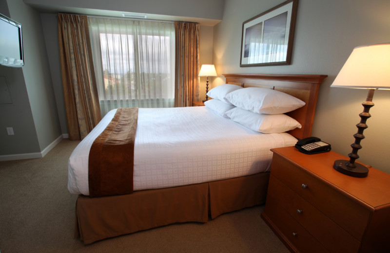 Guest bedroom at Rivertide Suites Hotel.