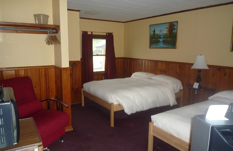 Guest room at The Lanesborough Country Inn.