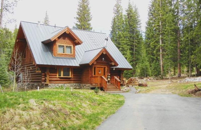 Vacation rental exterior at Alpine Meadows Management.