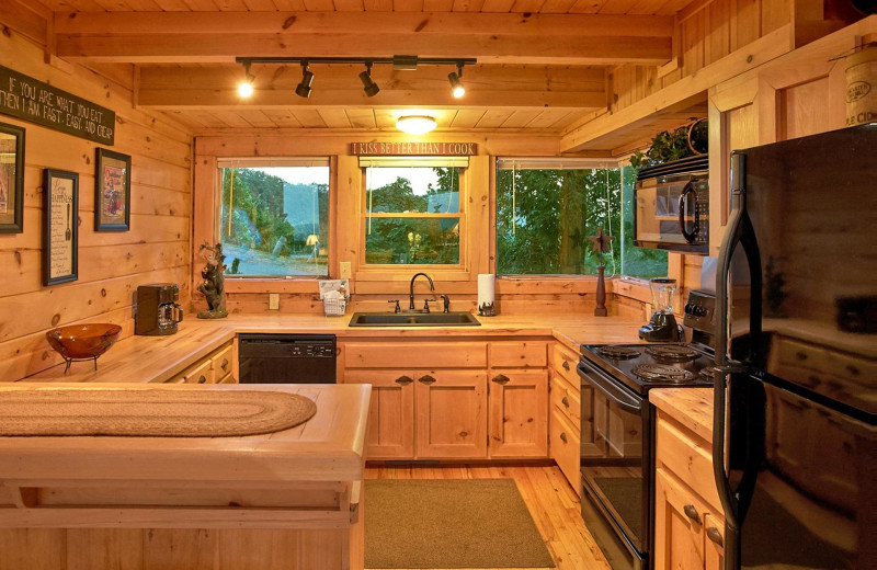 Rental kitchen at American Mountain Rentals.