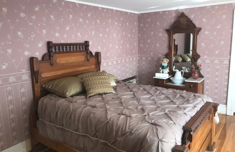 Guest room at Maxfield Inn Bed 