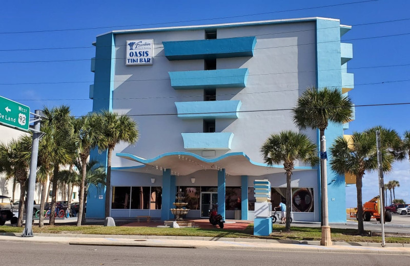 Exterior view of Fountain Beach Resort.