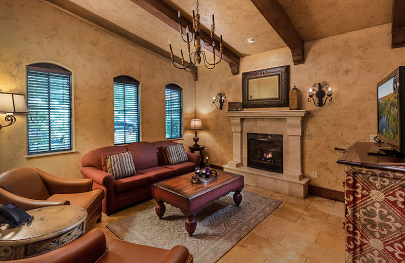 The Villas at Gervasi Vineyard - Two-Level King Suite