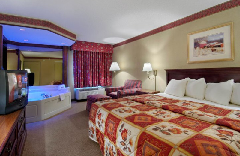 King Jacuzzi Suite at Red Roof Inn