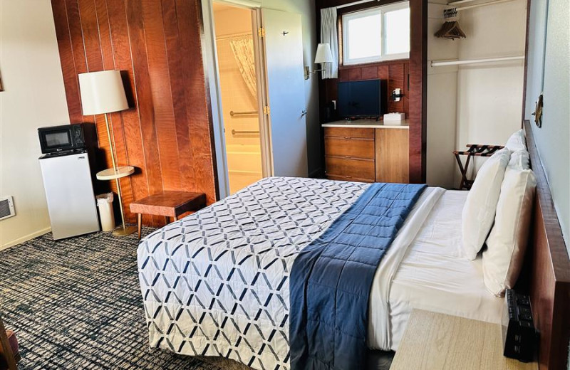 Guest room at Curly Redwood Lodge.