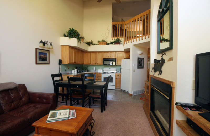 Guest kitchen at Riverwood on Fall River.