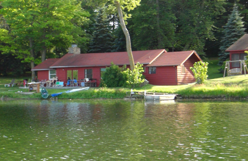 Exterior view of Five Lakes Resort.