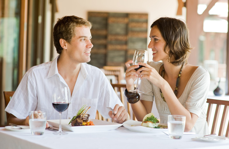 Dining near Park Point Marina Inn.