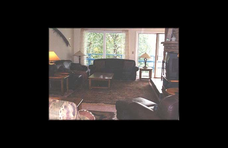 Living room at Yvonne's Kenai River Belle House.