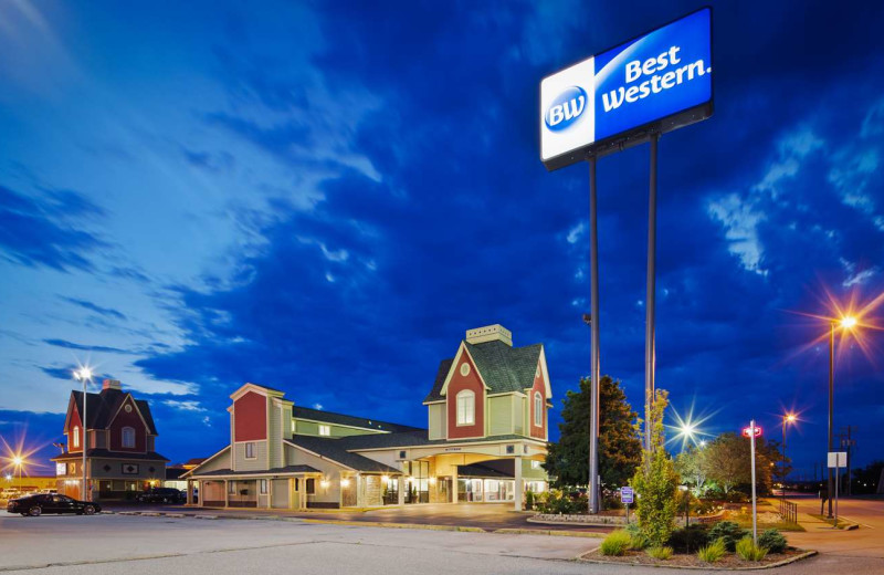 Exterior view of Best Western Green Tree Inn.