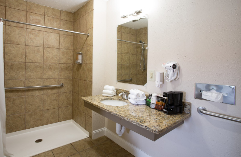 Guest bathroom at Southern Oaks Inn.