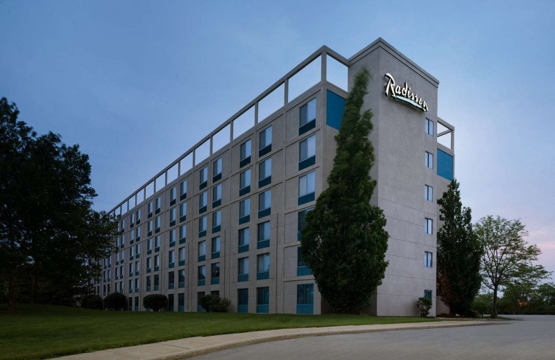 Exterior view of Radisson Hotel at The University of Toledo.