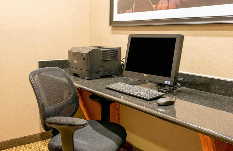 Computer at Comfort Suites Benton Harbor.