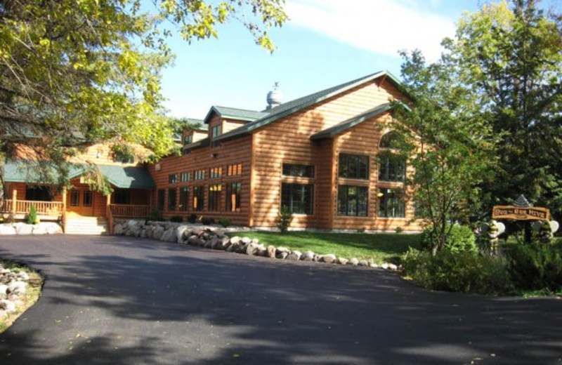 Exterior lodge view of Bug-Bee Hive Resort.