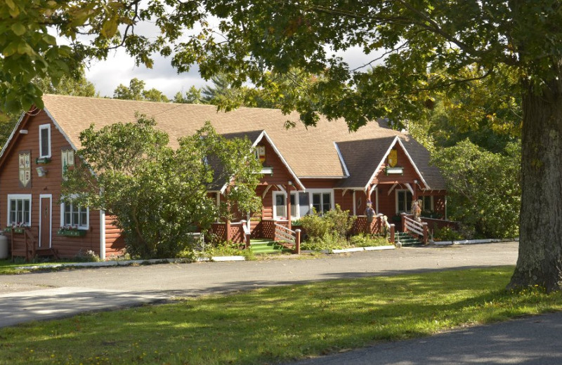 Exterior view of Crystal Brook Resort.