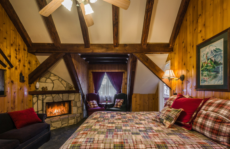 Cabin bedroom at Arrowhead Pine Rose Cabins.