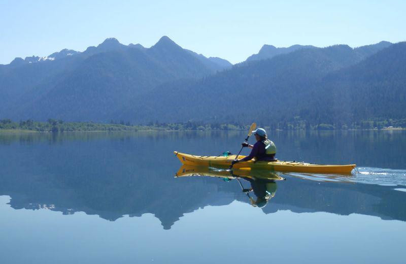 Kayaking at Lochaerie Resort.