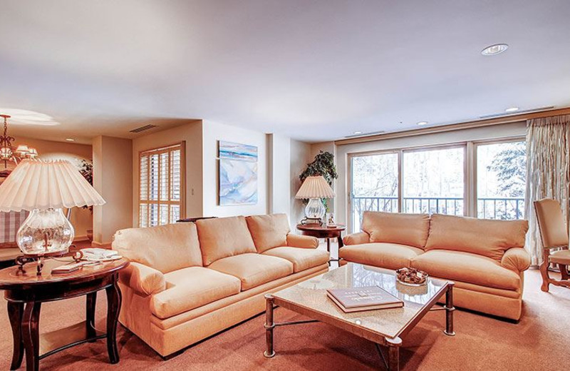 Guest living room at The Galatyn Lodge.